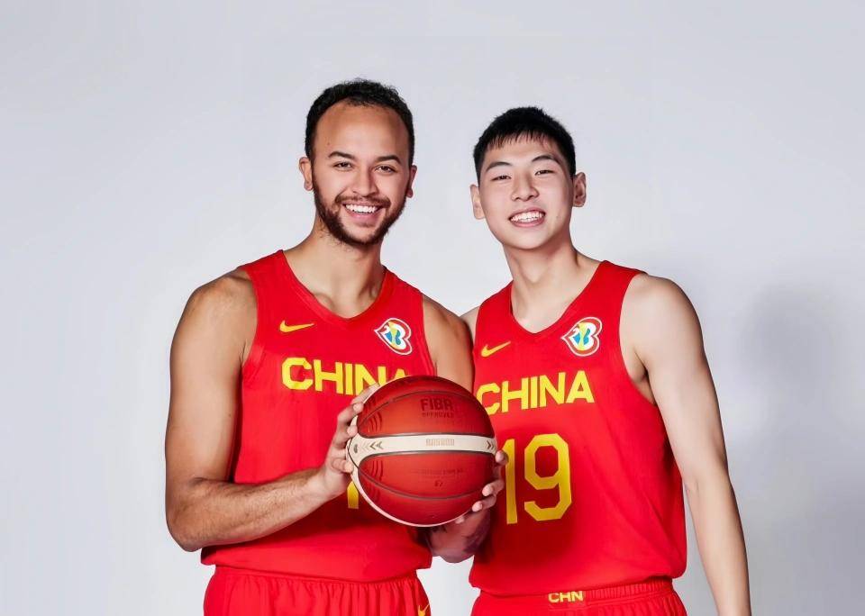 NBA官方正式公开！李凯尔国籍更新：美国