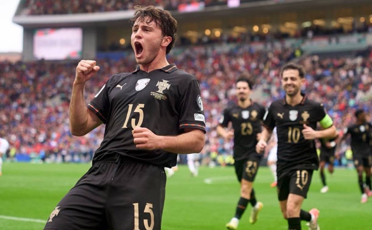 开云官网-C罗真成葡萄牙“毒瘤”了？红牌缺阵后，球队9-1狂胜挺进世界杯！