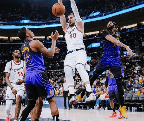 战术细节与比赛节奏：从英超主客战术调整到开云 NBA 战术流转