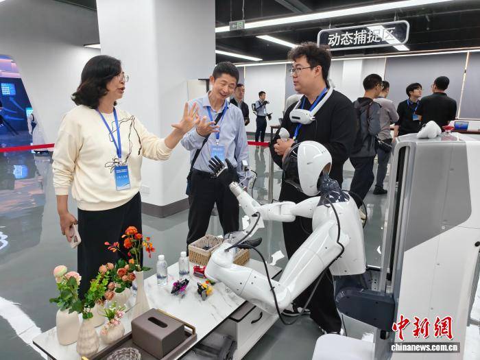 广西机器人产业创新中心数采训练基地启用